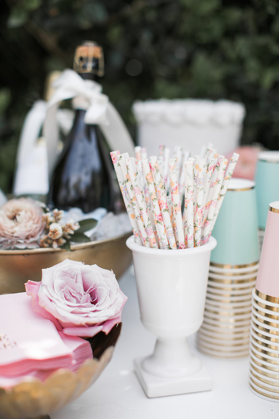 Primera fiesta de cumpleaños francesa floral rosa