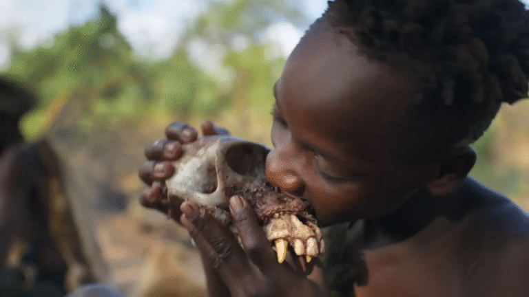 ¡Viví 3 Días Con La Última Tribu Cazadora-Recolectora De África Y Fue Una Locura!