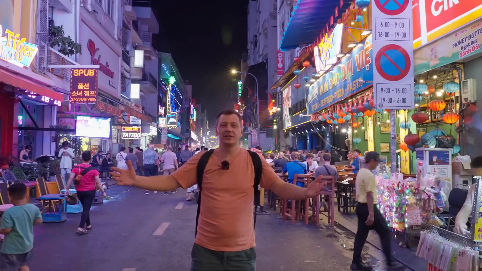 Bui Vien: vida nocturna, bares y luces de neón